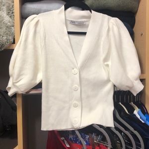 White bubble sleeve sweater.